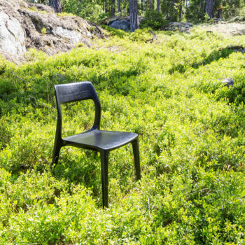 Askstolen November i svart lackfärg