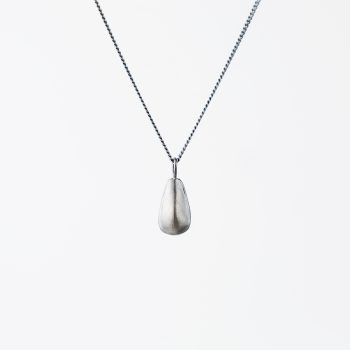 Silverhalsband med solrosfrö i silver