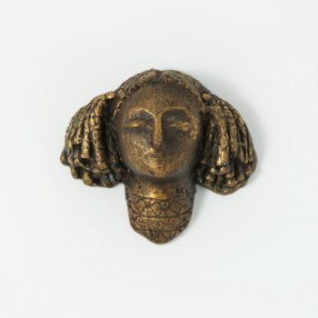 Figur med hästsvansar