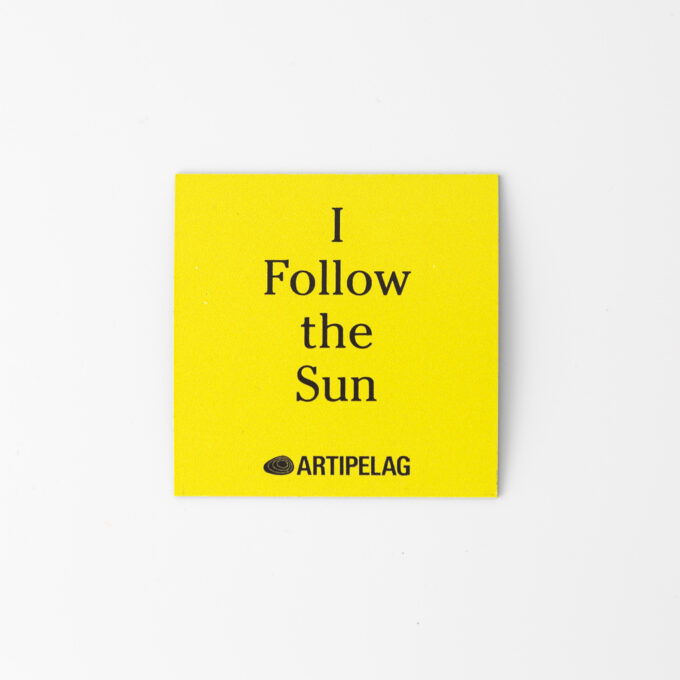 Kylskåpsmagnet till Artipelags konstutställning I Follow the Sun