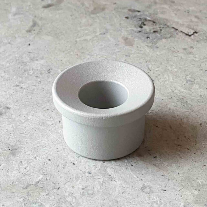 Våges ljusstake och adapter i järn.