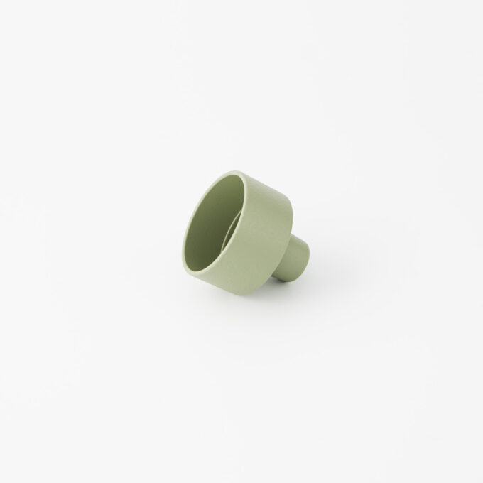 Övre adapter i målat järn till Våges ljusstake.