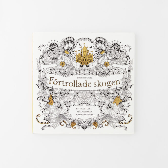 Målarboken Den förtrollade skogen av Johanna Basford.