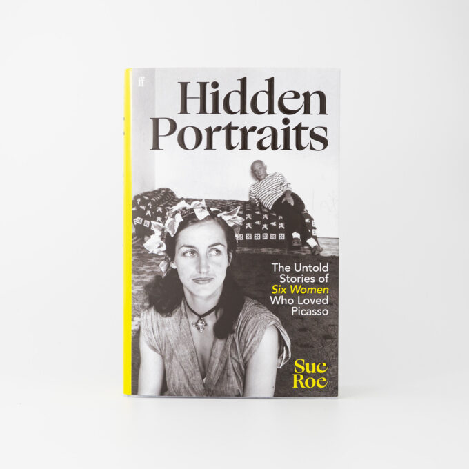Bokomslag till Hidden Portraits available Sue Roe.