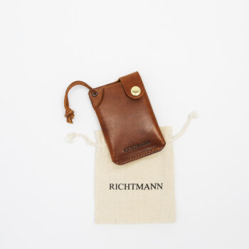 Läderkorthållare av Markus Richtmann.