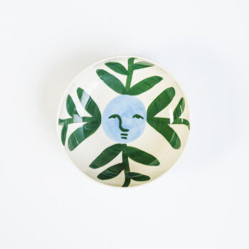 Handmålad skål uppifrån med motivet Moon Face Vine.