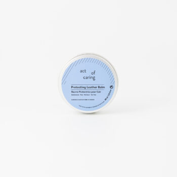 Metallburk med läderbalsam.