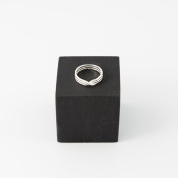 Ring med twist, silversmycke av Silje Lingås.