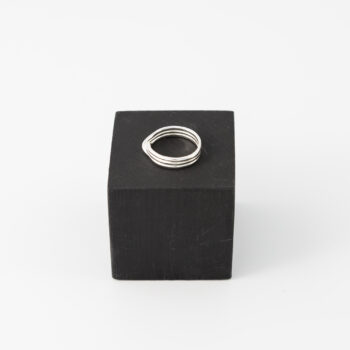 Silverring med twist, av Silje Lingås.