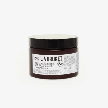 Kroppsscrub i enkel och japanskinspirerad glasburk.